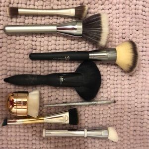 Makeup brushes